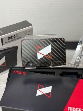 RIDGE WALLET | CARBON FIBER 3K w/RED PVD SCREWS+BLK FEARLESS KEYCHAIN MULTI-TOOL